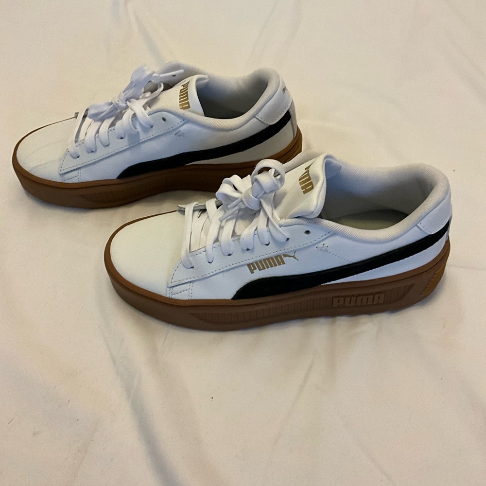 Puma White Sneakers with Gum Sole - Women